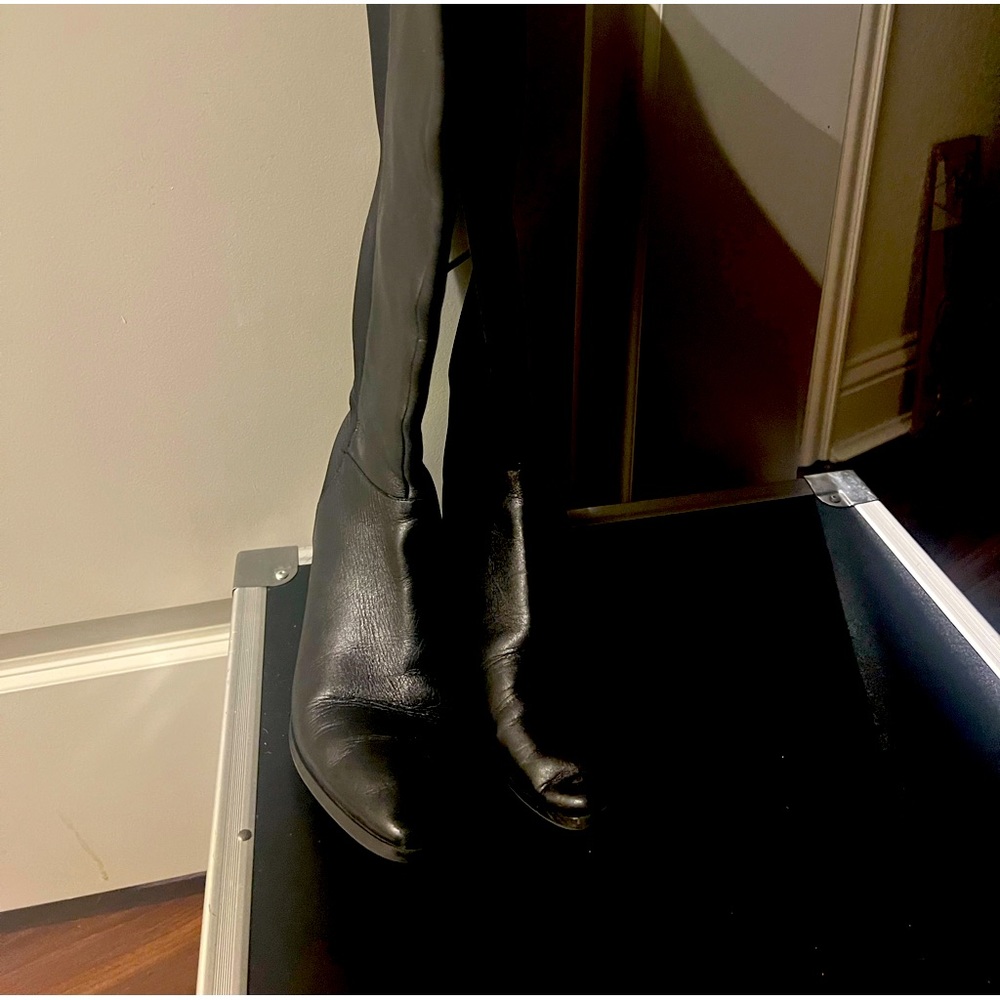 Like new knee length Nine West women’s boots. Sz 7